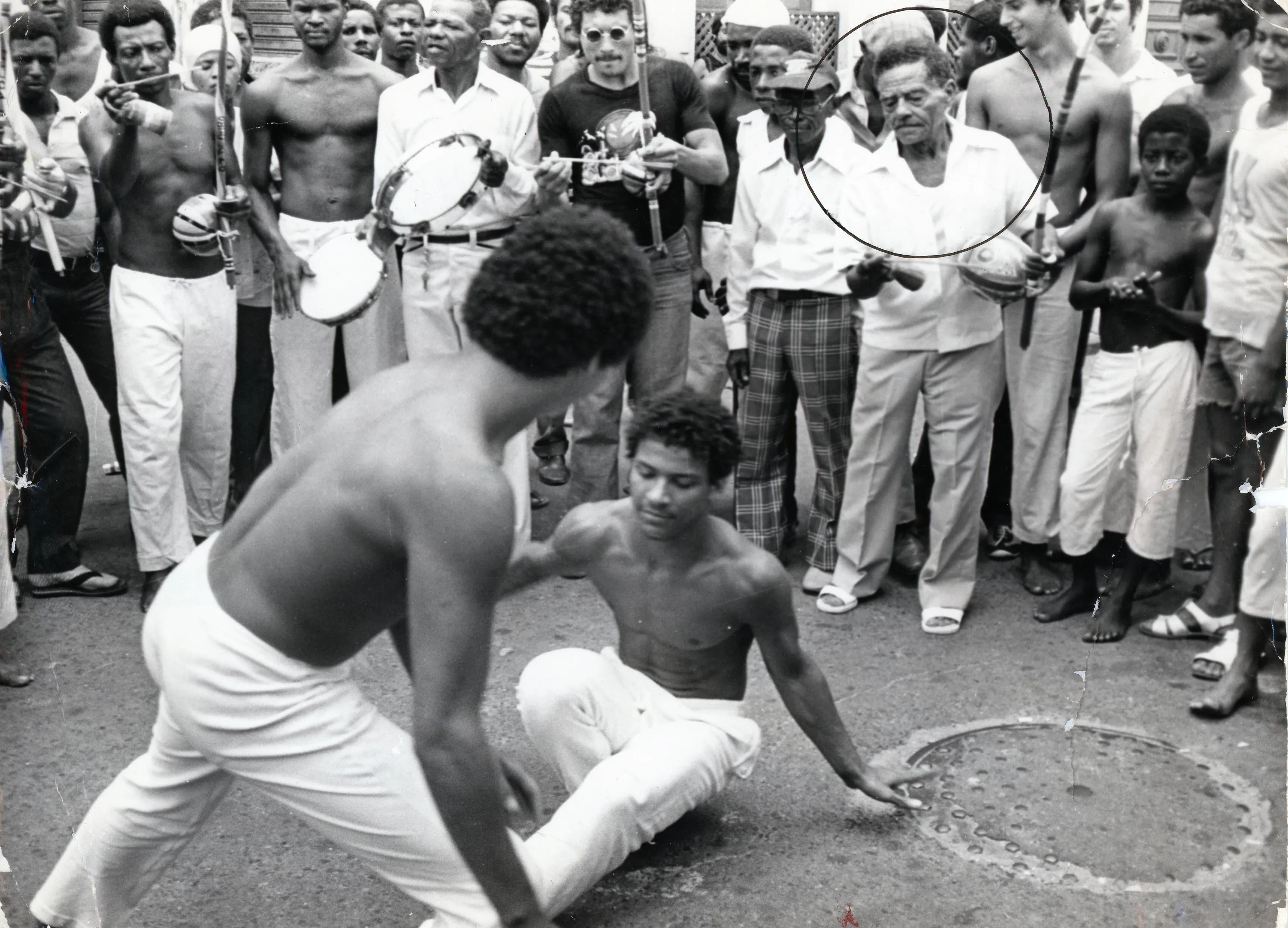 Da rua aos espaços fechados, a prática da capoeira venceu longa batalha para se tornar símbolo cultural
