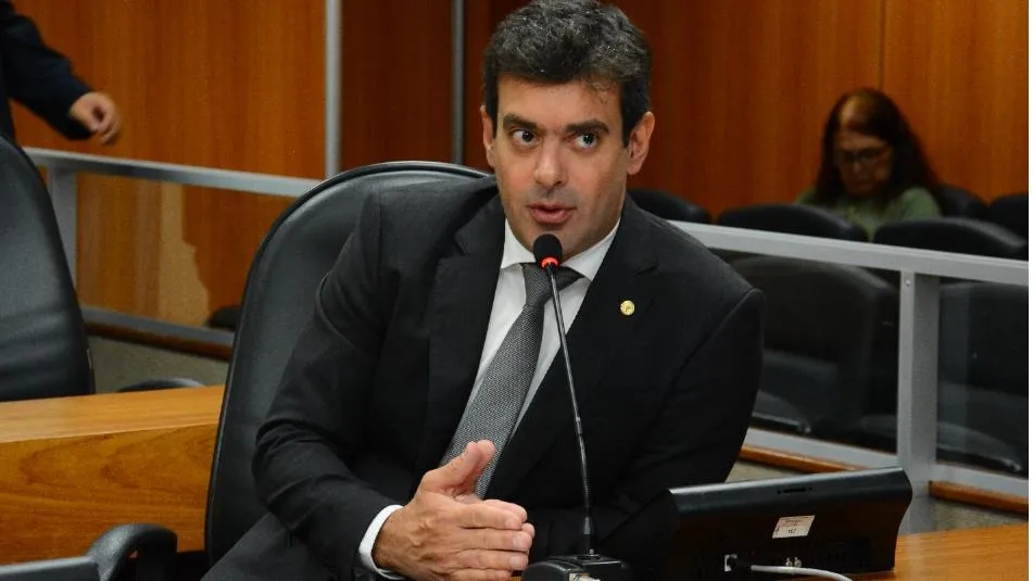 Entre as medidas que o deputado defende é dos representantes estarem mais atentos ao edital e pressionar mais a resolução