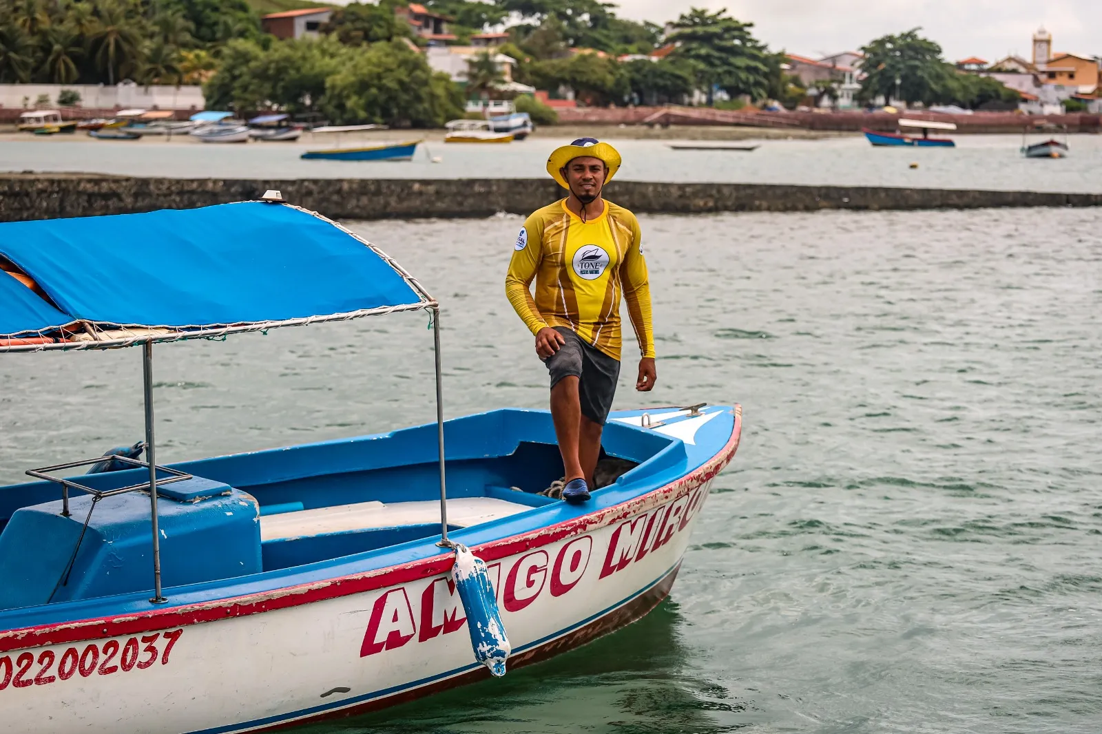 Tone da Silva, 41, morador de Paramana e dono de empresa de passeios pela região da Ilha dos Frades