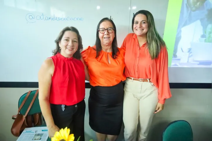Representantes do A TARDE Educação, Márcia Firmino (esq.) e Berta Cunha (dir.)