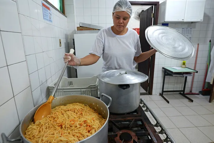 No local, além de alojamento, as pessoas acolhidas têm acesso a todas as refeições do dia