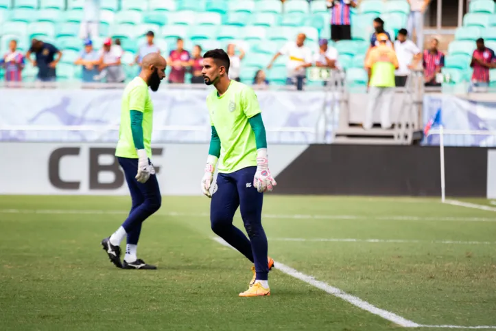 Danilo Fernandes e Marcos Felipe em aquecimento na Arena Fonte Nova