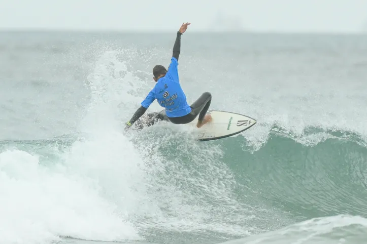 Surfista baiano em competição