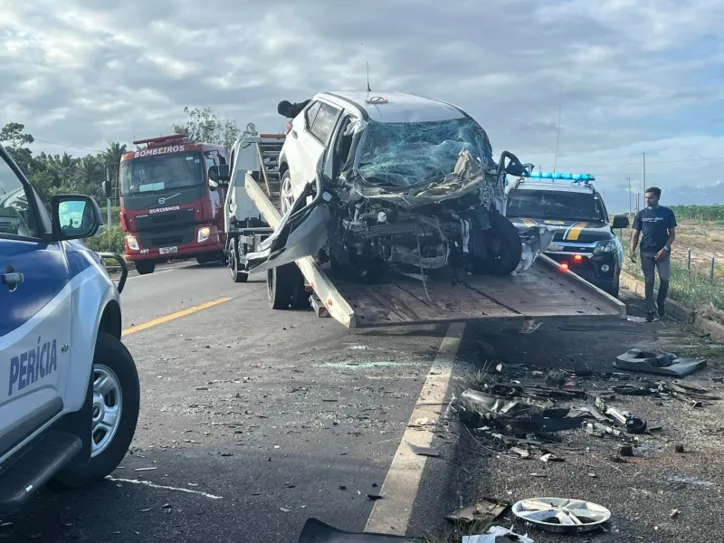 Três pessoas morreram e outras duas ficaram feridas.