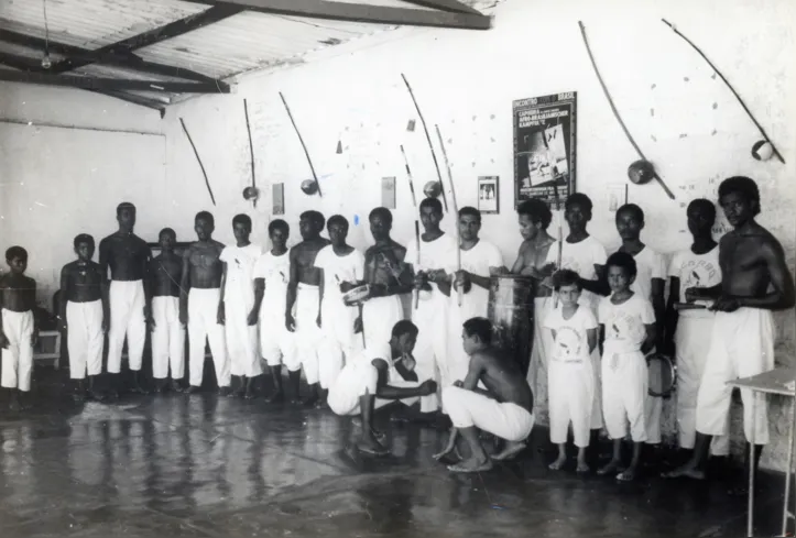 Da rua aos espaços fechados, a prática da capoeira venceu longa batalha para se tornar símbolo cultural