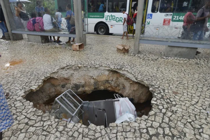 Pelo menos duas pessoas ficaram feridas