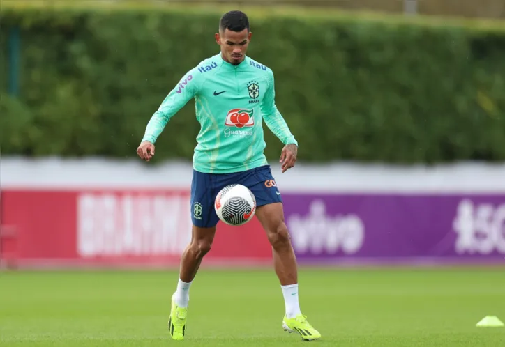 Galeno durante treino com a Seleção