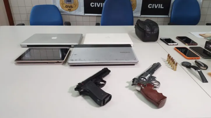 Armas encontradas na casa do suspeito