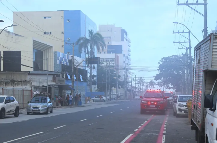 A via ficou coberta de fumaça