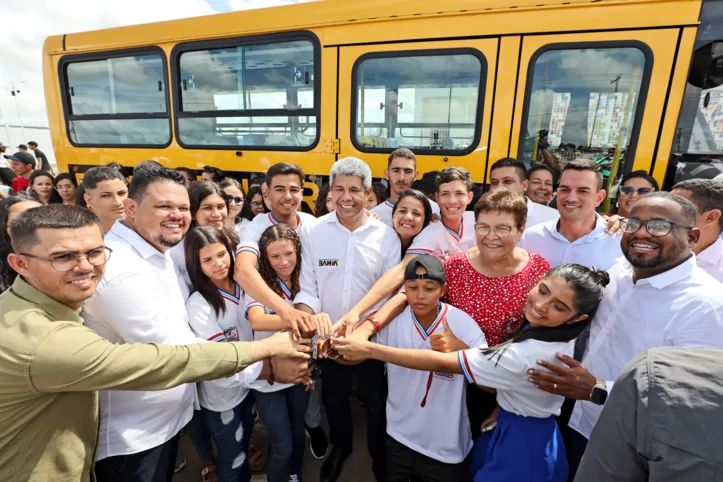 Jerônimo e Rowena entregam novos equipamentos na área da Educação