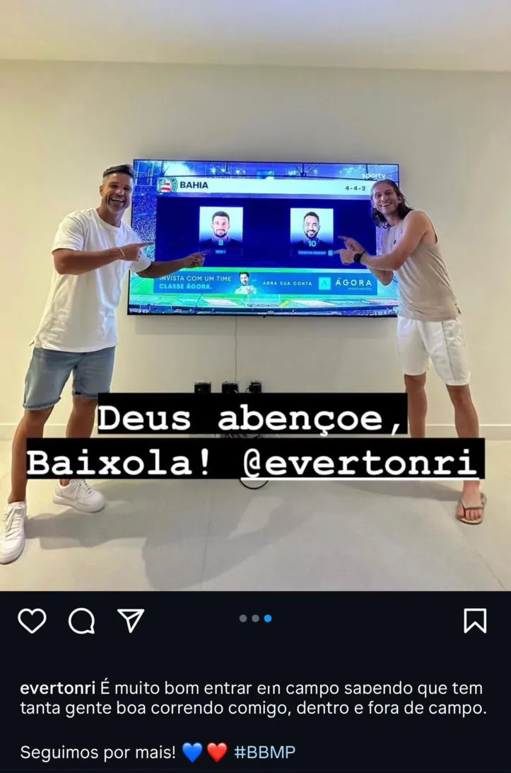 Everton Ribeiro posta homenagem de Diego Ribas e Filipe Luís