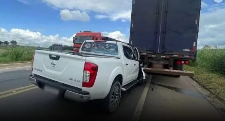 Criminosos bateram o carro e foram presos