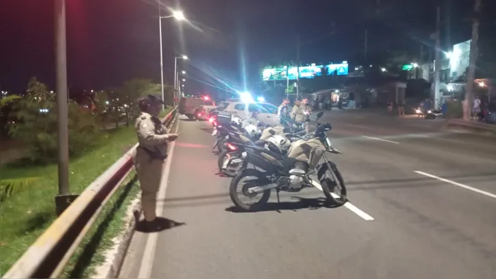 Imagem ilustrativa da imagem Protesto deixa trânsito congestionado na Avenida Paralela