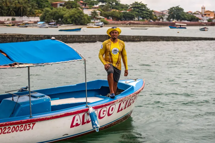 Tone da Silva, 41, morador de Paramana e dono de empresa de passeios pela região da Ilha dos Frades