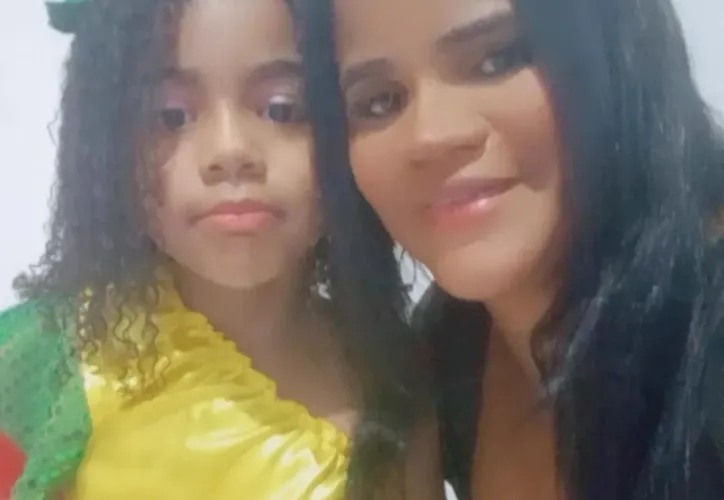 Cleide Ferreira Rego e sua filha Elloá Sophia