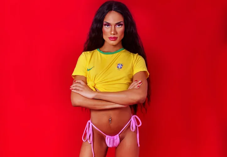 A cantora Nathalia Araújo, conhecida como A Ninfeta, já participou da Parada LGBTQIAPN+ e Carnaval de Salvador