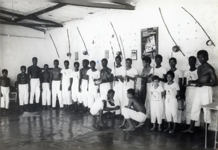 Da rua aos espaços fechados, a prática da capoeira venceu longa batalha para se tornar símbolo cultural