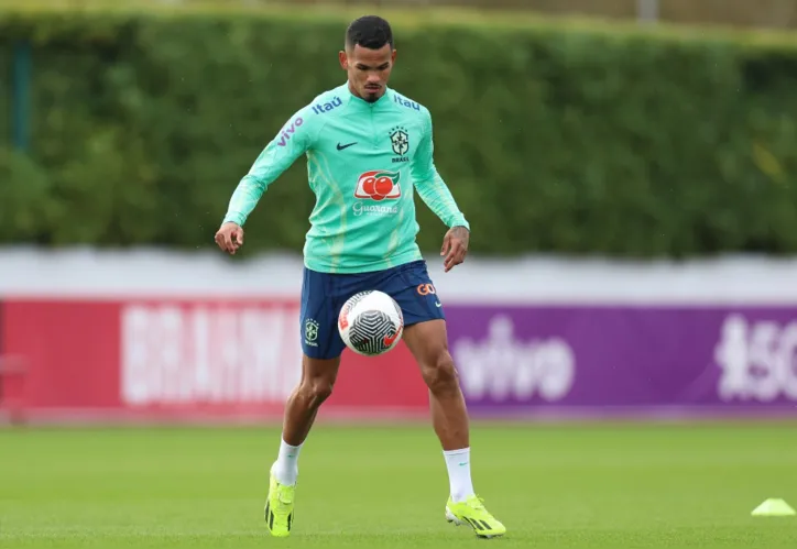 Galeno durante treino com a Seleção