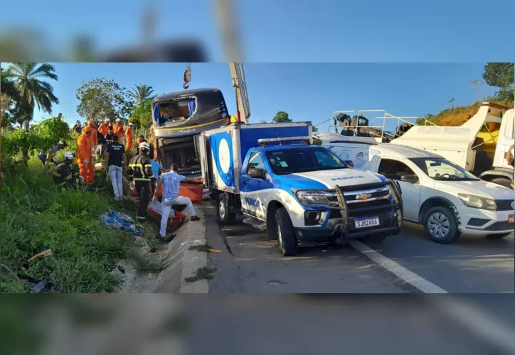 Imagem ilustrativa da imagem Identificados os corpos dos nove mortos em acidente com ônibus em Teixeira de Freitas