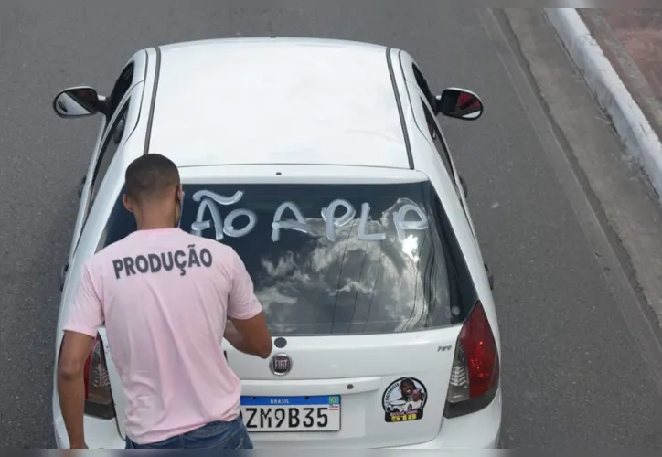 Motoristas na Avenida Pinto de Aguiar seguindo para o CAB