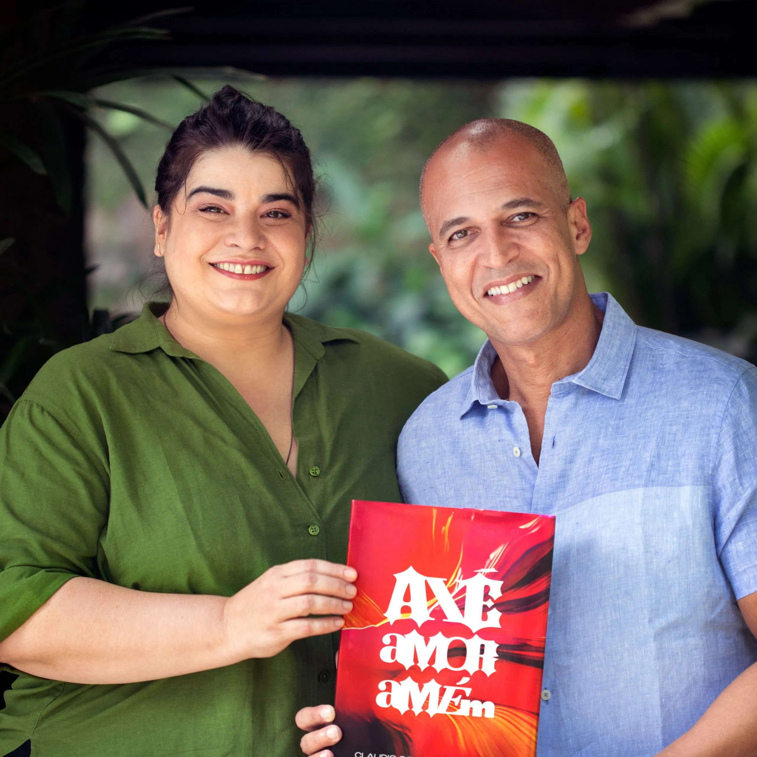 Tuila Tost e Claudio Soares, autores de "Axé Amor Amém"