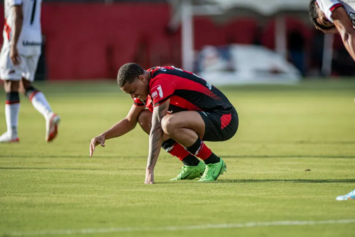 Janderson durante partida contra o Atlético-Go