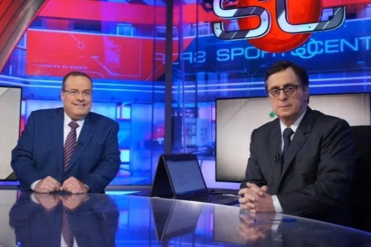 Paulo Soares (à esq.) e Antero Greco na bancada do Sportscenter, da ESPN