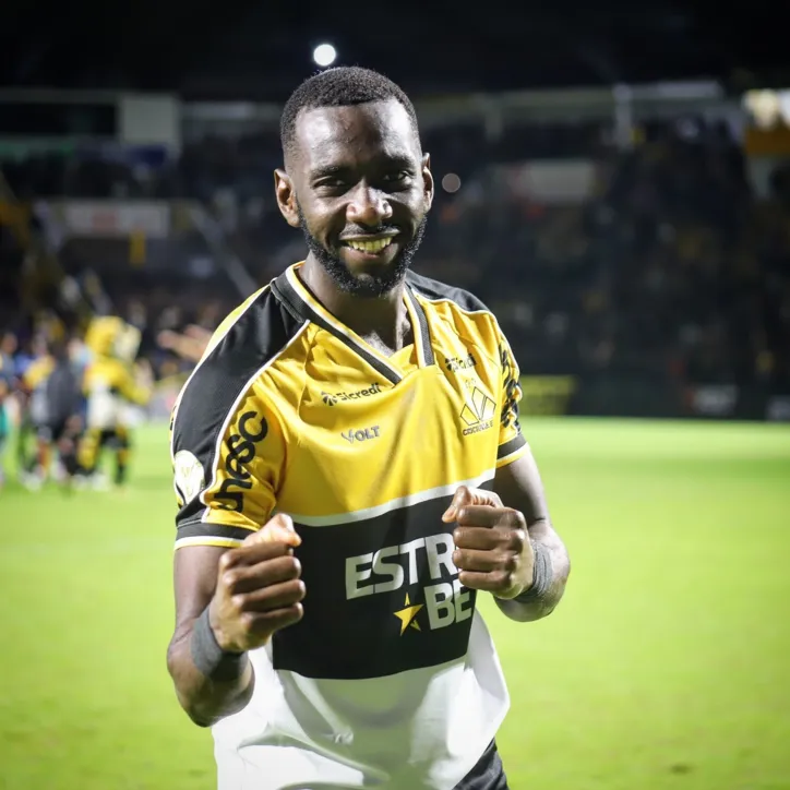 Bolasie, atacante do Criciúma