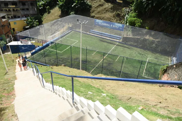 Campo entregue em Luiz Anselmo