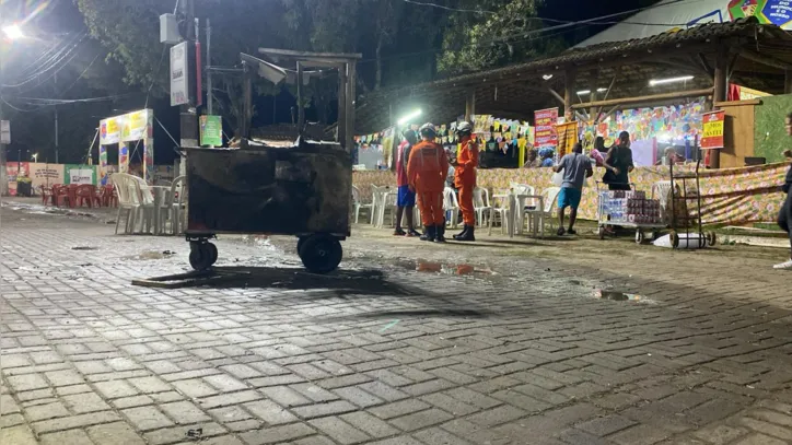 Imagem ilustrativa da imagem Carrinho de pipoca pega fogo no Parque e ambulante lamenta: "prejuízo"