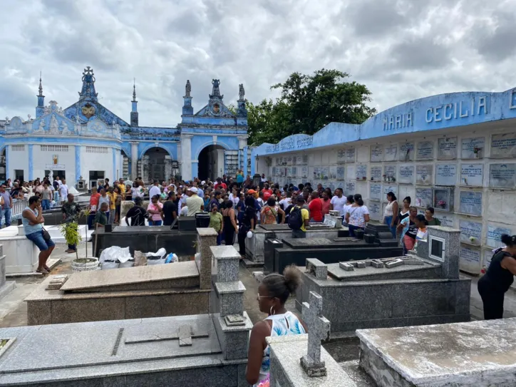 Corpo da criança foi enterrado na manhã de quarta, em Salvador