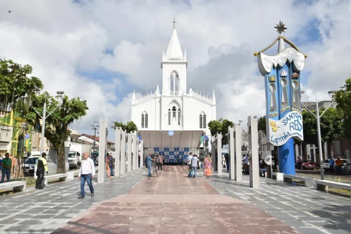 Largo da Lapinha concentra multidão na data comemorativa