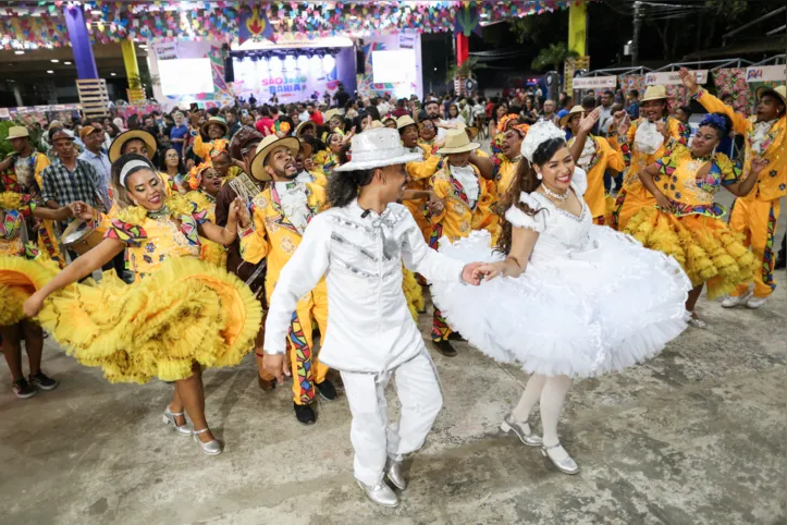 Especialista orienta adaptar as crianças às roupas, coreografias e músicas juninas