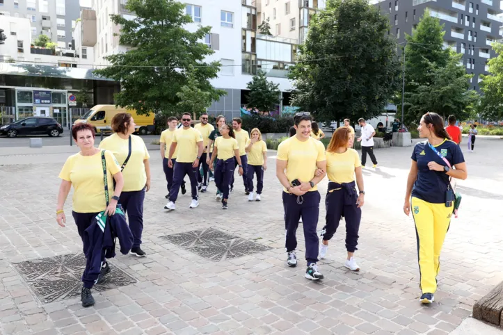 Time de ginástica artística foi a primeira equipe brasileira a chegar na Vila Olímpica