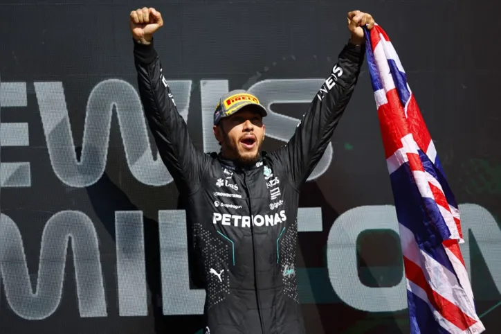 Imagem ilustrativa da imagem Hamilton supera Verstappen e vence GP da Inglaterra de F1