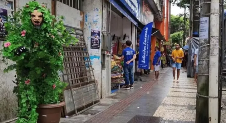 Ele fica pela orla da Barra e Avenida Sete de Setembro, uma das mais movimentadas da capital baiana.