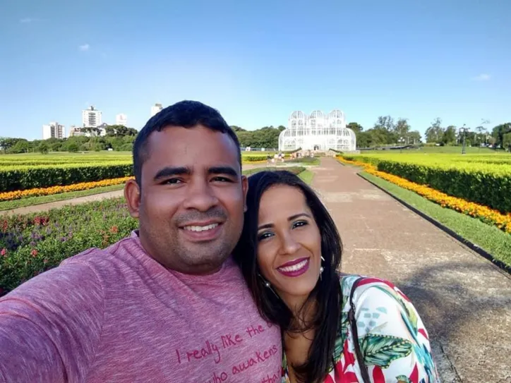 Ariana Barreto e Lee Udson foram para Curitiba refazer o prcedimento FIV