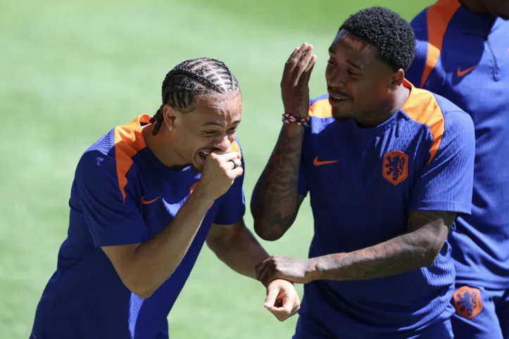 Jogadores da Holanda durante treino