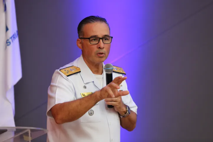 Vice-almirante Antonio Carlos Soares Cambra