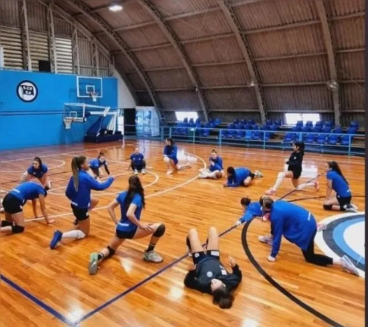 Ana Vitória já treina com o time de vôlei do Pinheiros em São Paulo