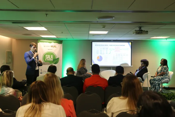 Palestra durante o painel da Sala A TARDE