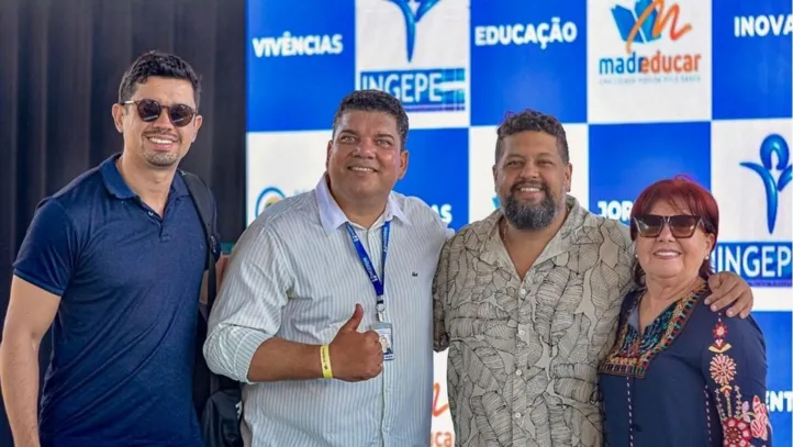 O professor e comediante Matheus Buente em evento