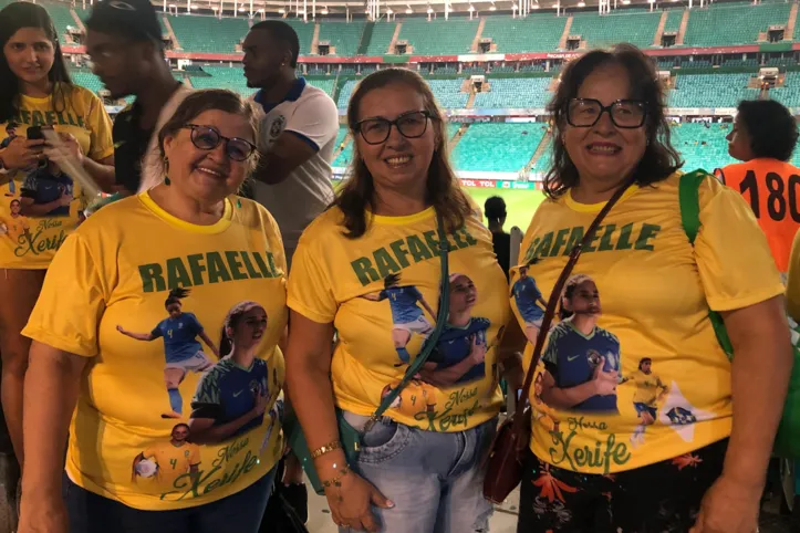 Tias de Rafaelle na Arena Fonte Nova