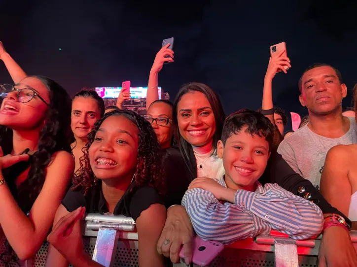 Crianças marcam presença em massa no show de Mari Fernandez