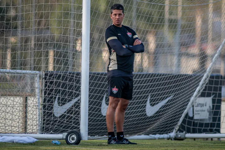 Thiago Carpini, técnico do Vitória