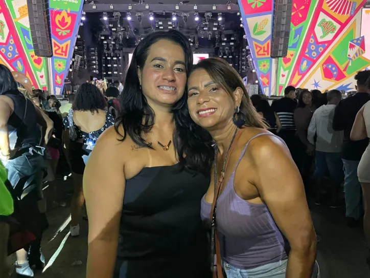 Amigas Hildaleia e Iraildes curtem os últimos dias de festas juninas no Parque de Exposições