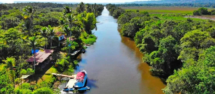 Desembocadura do Rio Buranhém, em Porto Seguro