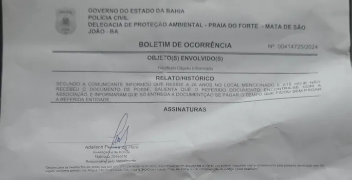 Morador registrou boletim de ocorrência denunciando associação por retenção de documento.