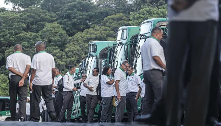 Imagem ilustrativa da imagem Reunião dos rodoviários avança e greve deve ser suspensa em Salvador