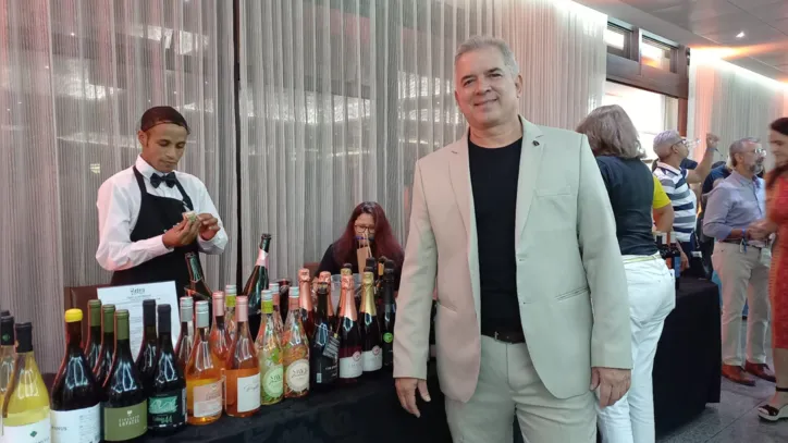 Sommelier e fundador da distribuidora Sotero Vinhos, Alexandre Vasconcellos